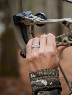 Women's Ridgeline Silicone Ring -Silicone Jewelry & Accessories Eva.Strata.NarrowRidgeline.Lifestyle1 cacdafec ade4 4b1f 93bb d0339c4a45b3