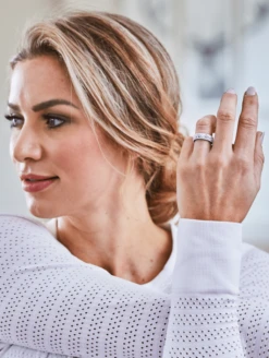 Women's Ridgeline Silicone Ring -Silicone Jewelry & Accessories Eva.Strata.NarrowRidgeline.Lifestyle2 7c038feb 2401 448c b9f5 13f1590a0d10