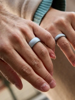 Men's Metallic Classic Silicone Ring -Silicone Jewelry & Accessories Mens.Classic.Metallic.Silver.Lifestyle.2