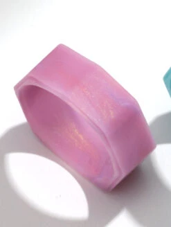 Women’s Natural Stone Lake Silicone Ring -Silicone Jewelry & Accessories QALO NaturalStone Lake Amethyst Lifestyle 02 40b962bf f197 49f8 a667 72370d105426