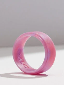 Women’s Natural Stone Modern Silicone Ring -Silicone Jewelry & Accessories QALO NaturalStone Modern Amethyst Lifestyle 01