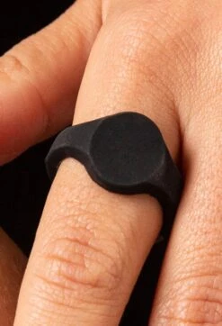 Men's Signet Silicone Ring -Silicone Jewelry & Accessories QALO Signet Black Hover 42b9c1c1 27b5 4992 bc99 1b4d8200c734