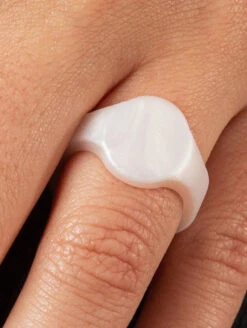 Men's Signet Silicone Ring -Silicone Jewelry & Accessories QALO Signet Pearl Lifestyle 01 a6133c34 168b 4f77 85f8 fc2a4b4f15a1