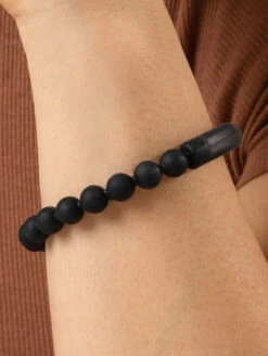 Men's Tranquil Bracelet -Silicone Jewelry & Accessories QALO Tranquil Bracelet Black Lifestyle 02 4cfde170 6667 4d2a 8436 8da4726b078f