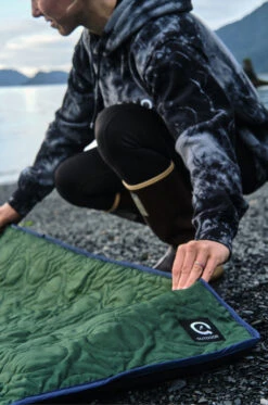 Snug And Stow Dog Blanket -Silicone Jewelry & Accessories QLO.Dog .Blanket.2022.Web .Ecom .Lifestyle.Hover .1 1 c34a0138 786b 4eb8 956e acab234d8a57