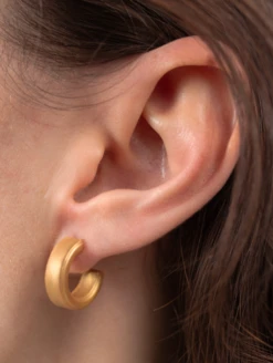 Eva Shockey Step Earrings -Silicone Jewelry & Accessories QLO.Eva3 .2024.Gold .StepEarrings.Women Lifestyle 01