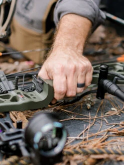 Men's Eva Shockey Polished Step Edge Silicone Ring -Silicone Jewelry & Accessories QLO.Eva .Shockey.3.23.Web .PDP .Lifestyle.Mens .Metallic.Step .Edge .Black .1