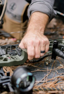 Men's Eva Shockey Polished Step Edge Silicone Ring -Silicone Jewelry & Accessories QLO.Eva .Shockey.3.23.Web .PDP .Lifestyle.Mens .Metallic.Step .Edge .Black .Hover .1