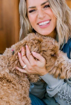 Women's Eva Shockey Cream Gold Metallic Marble Silicone Ring -Silicone Jewelry & Accessories QLO.Eva .Shockey.3.23.Web .PDP .Lifestyle.Womens.Gold .Marble.Hover .1