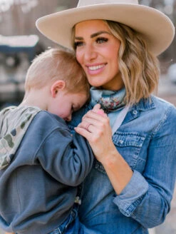 Women's Eva Shockey Heritage Silicone Ring -Silicone Jewelry & Accessories QLO.Eva .Shockey.3.23.Web .PDP .Lifestyle.Womens.Heritage.1