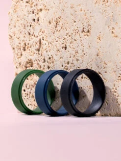 Men's Eva Shockey Polished Step Edge Silicone Ring -Silicone Jewelry & Accessories QLO.Eva .Shockey.3.23.Web .PDP .Studio.Mens .Step .Edge .Pine .Green .2