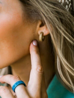 Women's Eva Shockey Lariat Earrings -Silicone Jewelry & Accessories QLO.Eva .Shockey.4.0.2023.PDP .Womens.Lariat.Ring .Gold .3