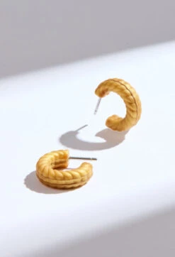 Women's Eva Shockey Lariat Earrings -Silicone Jewelry & Accessories QLO.Eva .Shockey.4.0.2023.PDP .Womens.Lariat.Ring .Gold .4.Hover