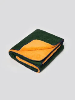 Snug And Stow Blanket -Silicone Jewelry & Accessories QLO.Huma .Blanket.2022.Web .Ecom .Studio.Green .2