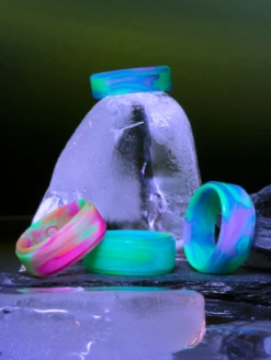 Men's Aurora Polished Step Edge Silicone Ring -Silicone Jewelry & Accessories QLO.MensModern NorthernLights.Blue .Lifestyle2