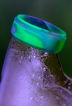 Men's Aurora Polished Step Edge Silicone Ring -Silicone Jewelry & Accessories QLO.MensModern NorthernLights.Purple.AngleHover