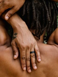 QALO Conscious Women's Modern Ring -Silicone Jewelry & Accessories QLO.Pela .Modern.Black .Lifestyle1 e267d3f2 49a1 4288 bb73 02b50bdf4a76