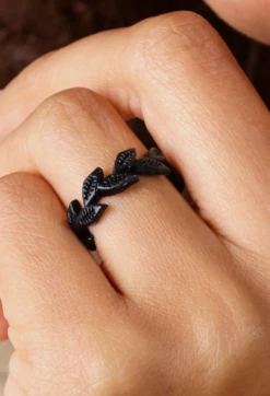 Women's Vine Silicone Ring -Silicone Jewelry & Accessories QLO.VineColorUp.ShineVine.Black .Women Hover 1