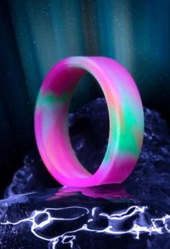 Women's Aurora Modern Silicone Ring -Silicone Jewelry & Accessories QLO.WomensModern NorthernLights.Pink .AngleHover