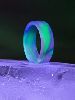 Women's Aurora Modern Silicone Ring -Silicone Jewelry & Accessories QLO.WomensModern NorthernLights.Purple.AngleLifestyle1