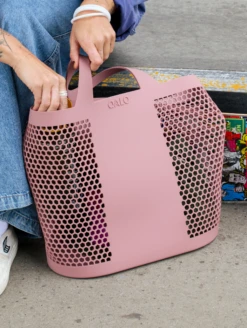 Zephyr Silicone Tote -Silicone Jewelry & Accessories QLO.ZephyrTote.MauvePink Lifestyle 01