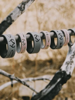 Women's Realtree Clinch Knot Silicone Ring -Silicone Jewelry & Accessories Strata.Narrow.Realtree.Arrowhead.Lifestyle1 bd9cfd0e 7e38 4601 b8b9 c337f374bb4e