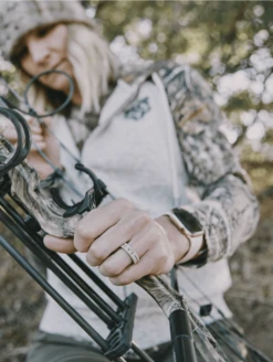 Women's Realtree Clinch Knot Silicone Ring -Silicone Jewelry & Accessories Strata.Narrow.Realtree.ClinchKnot.Lifestyle1 af82fcdc 5f5d 4aa3 951d e68541b356cf